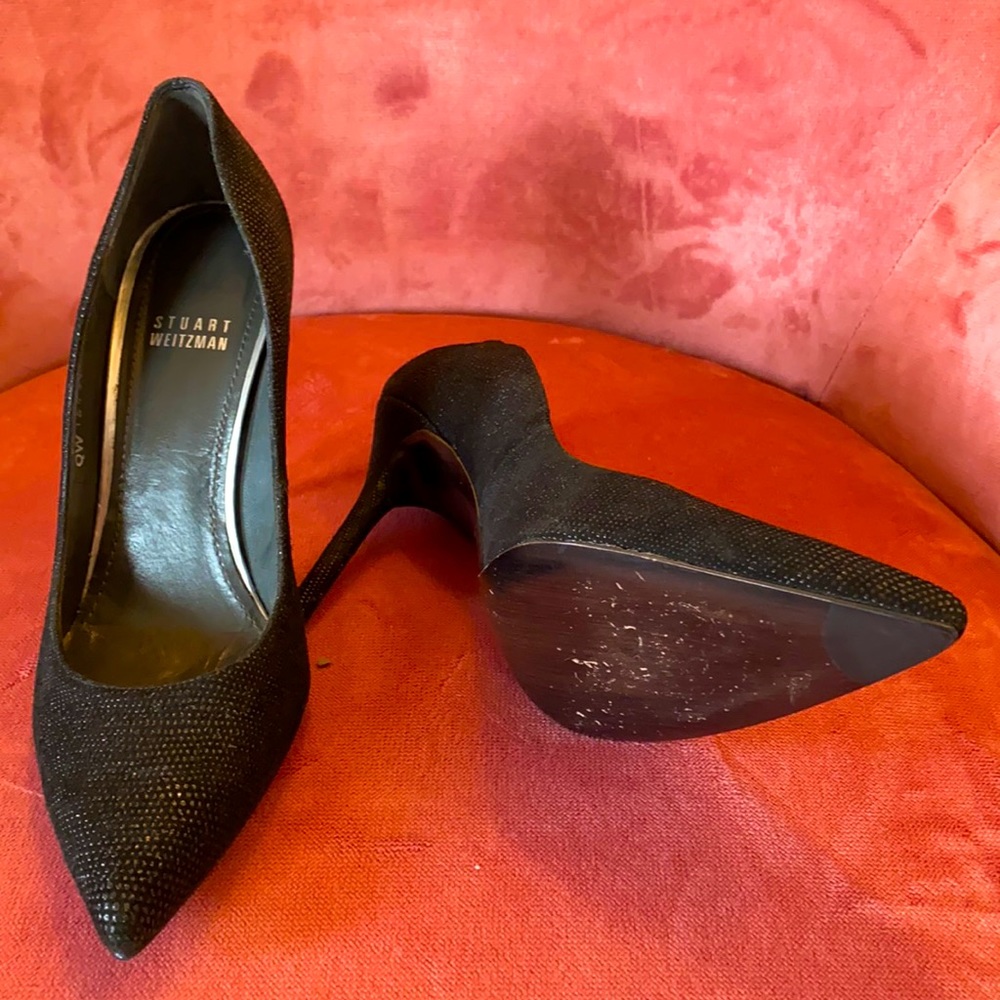 Sexy pump. Hardly used ever!